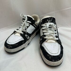 Louis Vuitton Black and White Leather Kids LV Low-Top Sneakers 2.5Y